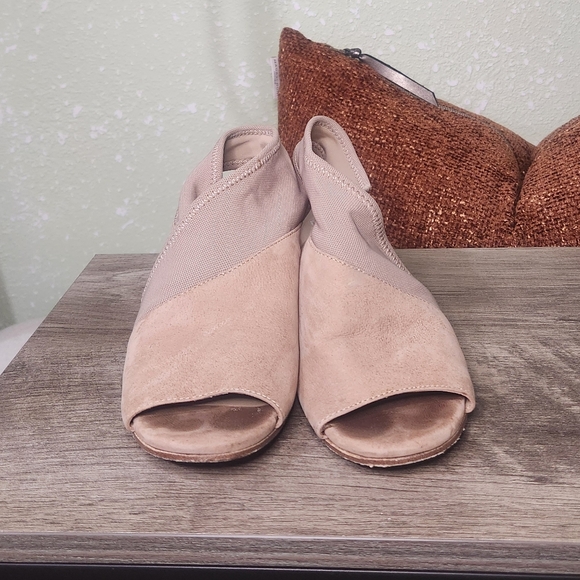 EILEEN FISHEE | Nude Mesh & Suede Heels Size: 8 - Picture 2 of 8